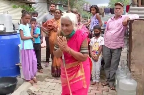 85 yaşlı qadın fenomen oldu - VİDEO