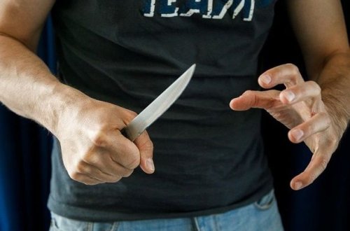 В Баку молодого человека ударили ножом в спину