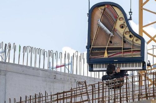 Səmada ifa: Pianoçu hamını heyrətləndirdi - VİDEO