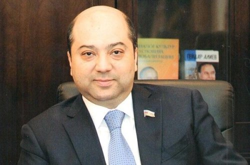 Yasamalda göl ətrafında otel tikdirmək istəyən Hacı Salayev imiş