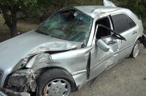 Azərbaycanda idarəetməni itirən sürücü qəzaya düşərək öldü - VİDEO