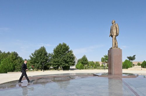 Президент Ильхам Алиев прибыл в Гобустанский район - ФОТО