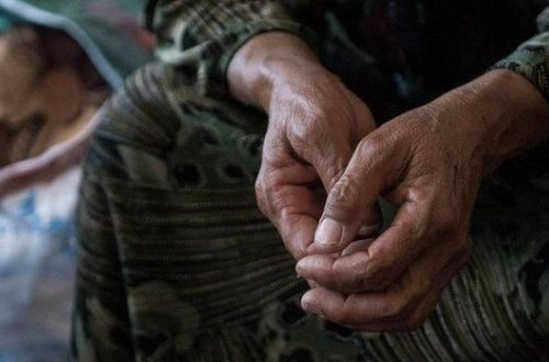 Yaşlı qadın öz cənazə mərasimində iki dəfə ölüb-dirildi