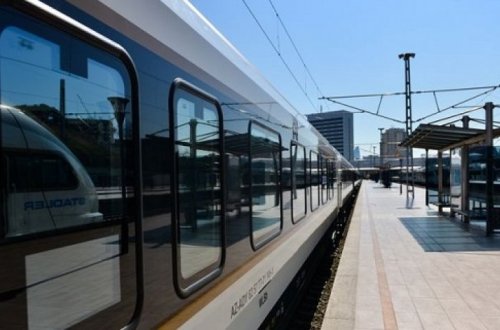 Стал известен график работы электричек в праздничные дни