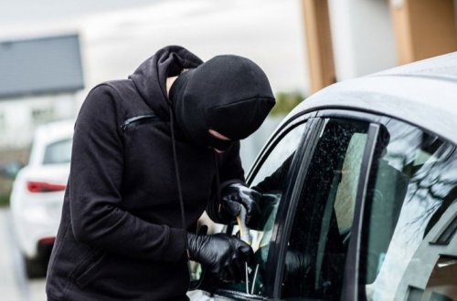 В столице задержан мужчина, укравший из автомобиля 3 тысячи манатов