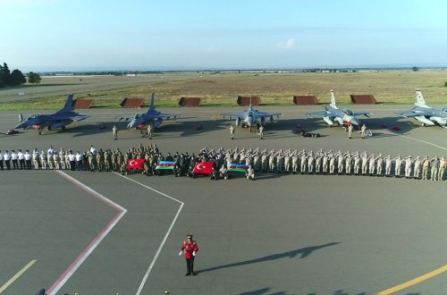 Türkiyənin F-16 təyyarələri Azərbaycanda - VİDEO