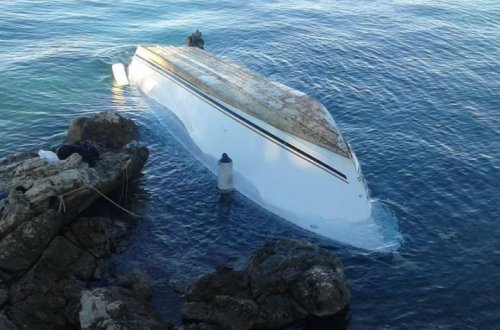 Четыре человека погибли после опрокидывания лодки у берегов Турции