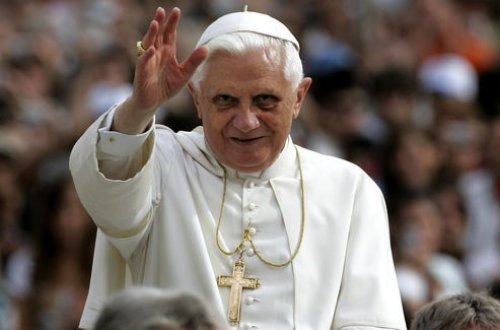 СМИ сообщили о серьезной болезни почетного папы Бенедикта XVI