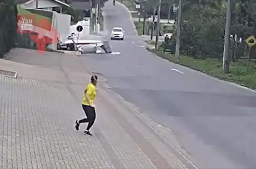 Braziliyada təyyarə yaşayış məntəqəsinə düşdü - ANBAAN VİDEO