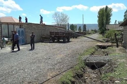 Güclü külək və yağış fəsadlar törətdi: Damlar uçdu, xətlər sıradan çıxdı - VİDEO