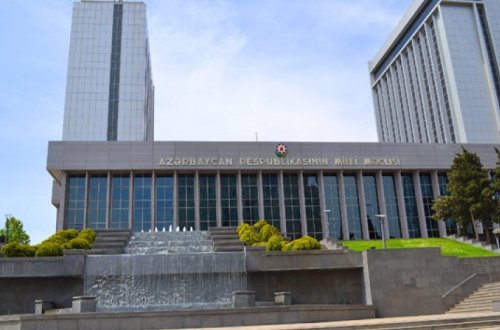 Началась внеочередная сессия Милли меджлиса - ОБНОВЛЕНО