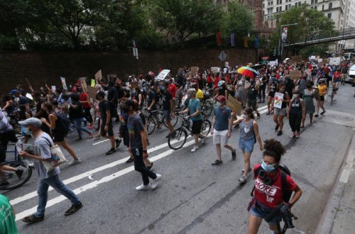 Müəllimlər əllərində tabutla küçələrə axışdılar - Məktəblər açılmasın - FOTO