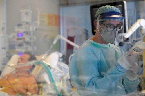 Qorxunc FAKT! Koronavirusa yoluxanların yarıdan çoxunda bu xəstəlik yaranır