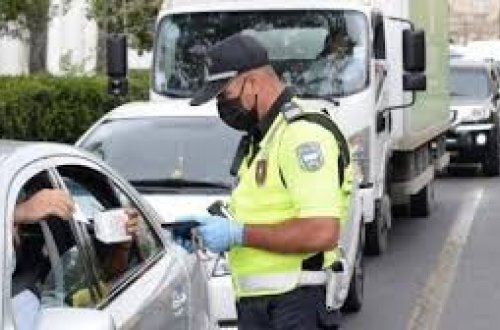 Bakının bu küçəsində yol nişanları düzgün deyil: sürücülər qanunsuz cərimələnir - VİDEO