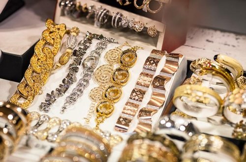 Bakıda bank işçisinin evindən 1 milyon dəyərində qızılı oğurlandı - DƏHŞƏT