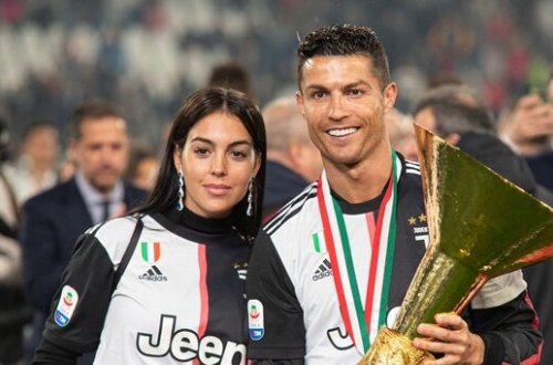 Corcina görüntüsüylə diqqət çəkdi: Ronaldo 5-ci dəfə ata olacaq - FOTO