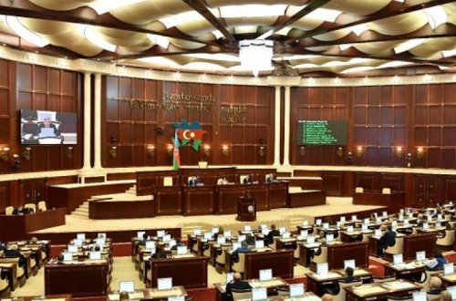 Сегодня состоится внеочередное заседание Милли меджлиса