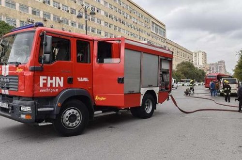 Bakının mərkəzində çoxmərtəbəli binada YANĞIN - Tüstüdən zəhərənən var