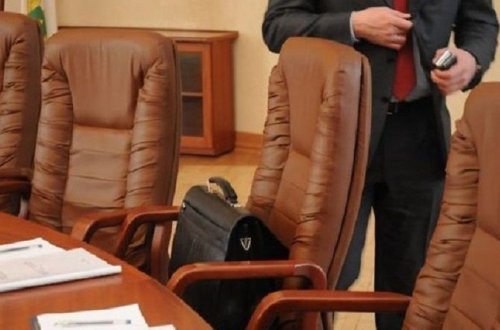 “Özünü rayonun kiçik padşahı kimi aparır” – İcra başçısı ilə deputat arasında QALMAQAL