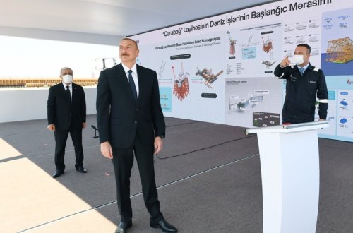 İlham Əliyev “Qarabağ” yatağının dayaq blokunun dənizə yola salınması mərasimində iştirak edib