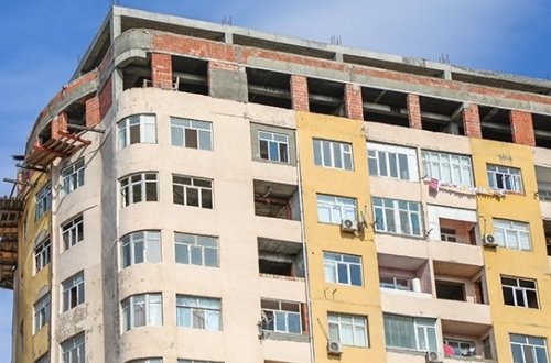 Günəşlidəki binaya qanunsuz tikilən 2 mərtəbə söküləcək - Video