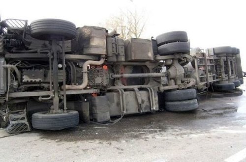 В Сумгайыте нетрезвый водитель после ДТП пытался свести счеты с жизнью - ВИДЕО