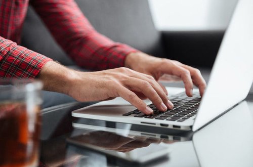 В Азербайджане сегодня начинается электронный перевод учащихся школ