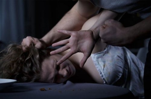 Yevlaxda qadın şantaj edilib öz evində zorlandı