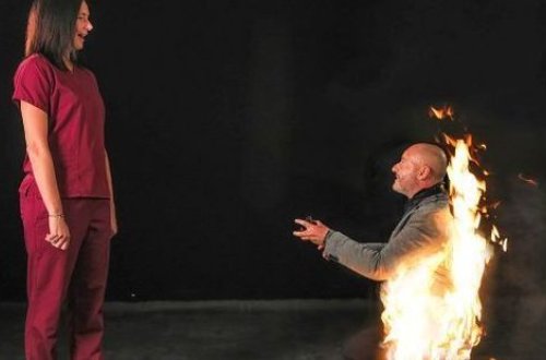 52 yaşlı aktyor özünü yandıraraq evlilik təklif etdi - FOTO