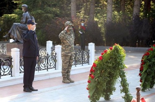 Azərbaycan və Türkiyə Müdafiə Nazirliklərinin rəhbərliyi Fəxri və Şəhidlər xiyabanını ziyarət etdi - FOTO