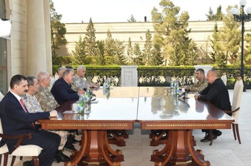 İlham Əliyev Türkiyənin Milli Müdafiə nazirinin başçılıq etdiyi nümayəndə heyətini qəbul etdi - FOTO