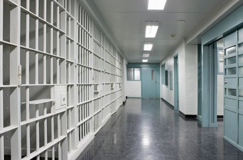 Nazirdən məhkumlarla bağlı ƏMR