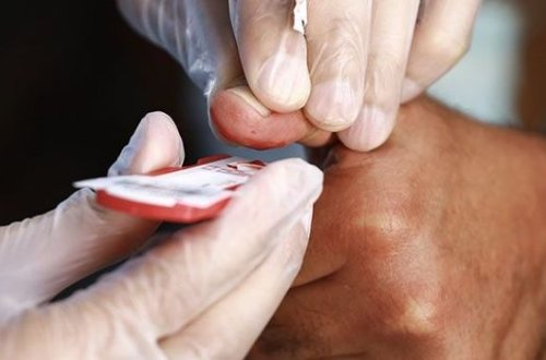 Ученые нашли связь между риском заражения COVID-19 и резус-фактором