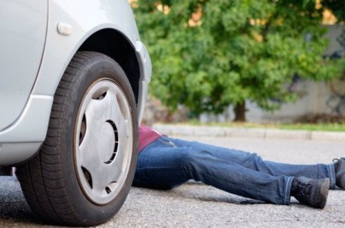 В Баку автомобиль сбил пешехода