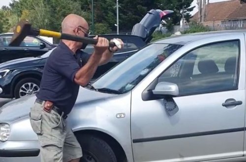 Мужчина разбил окно чужой машины ради спасения собаки от жары - ФОТО/ВИДЕО
