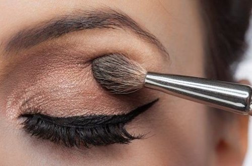 Toyda eyni makiyaj vasitəsindən istifadə edən 35 nəfər koronavirusa yoluxdu