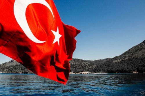 Мэр Антальи заразился коронавирусом