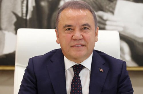 Мэр Антальи заразился коронавирусом