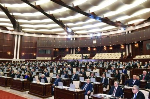 Milli Məclis: Uşaq pulunun əvvəlcə 7-8 yaşadək, sonra 17-18 yaşınadək verilməsi müzakirə olunur