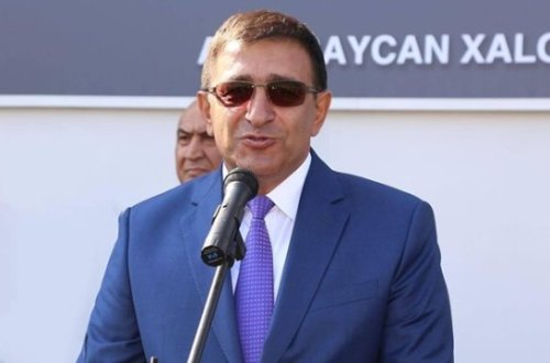 İş adamı stadionu sökdürüb 