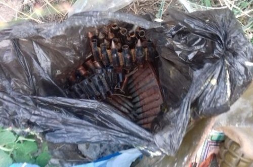 Qazaxda əl qumbarası, UZRQM parladıcısı və patronlar tapıldı - FOTO