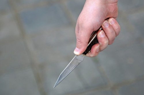 В Хачмазе ревнивый муж ударил жену ножом