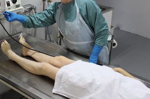 Gənc qız dəfn üçün balzamlama prosesində gözlərini açdı - FOTO