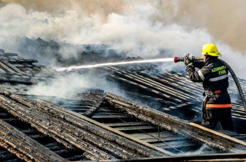 Nazirliyin binasında yanğın söndürüldü (FOTO/YENİLƏNİB)
