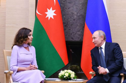 Vladimir Putin Mehriban Əliyevanı təbrik etdi