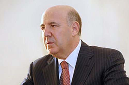 Deputatın qardaşı oğlu üç nəfərə bu qədər pul “atıb”