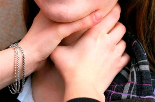 Qəfil otağa girdi, bacısını çarpayıda boğub öldürdü - Şamaxıdakı DƏHŞƏTİN TƏFƏRRÜATI