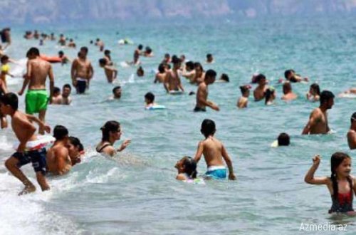 Novxanıda dostları ilə yeyib-içən ata 5 yaşlı oğlunu 