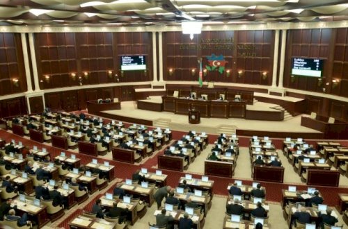 Milli Məclisin deputatları tətildən qayıtdı