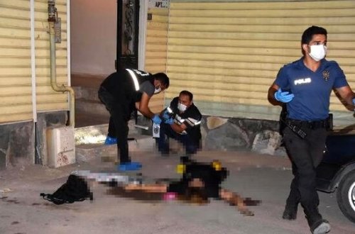 Borc götürdüyü qadını evinin qarşısında öldürdü- Qaçma anı kamerada/ VİDEO